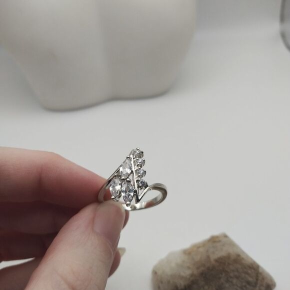 Brilliant cut sparkle crystal ring‎ size 6 - Picture 2 of 5